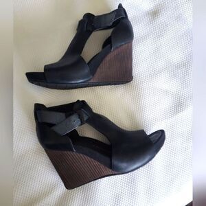 TSUBO wedges shoes leather